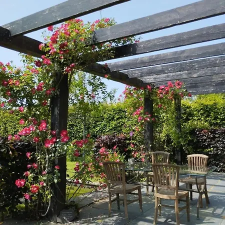 בית נופש Domaine Des Roses - Rose *